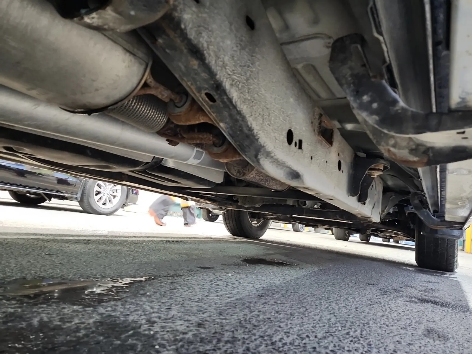 Undercarriage - Passenger Photo