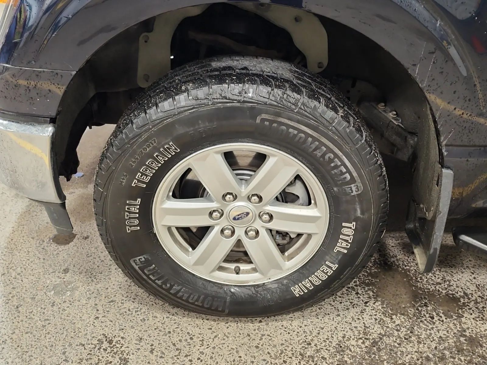 Front driver wheel/tire photo