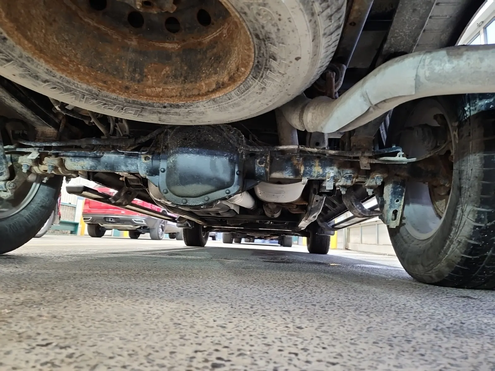 Undercarriage - Rear Photo