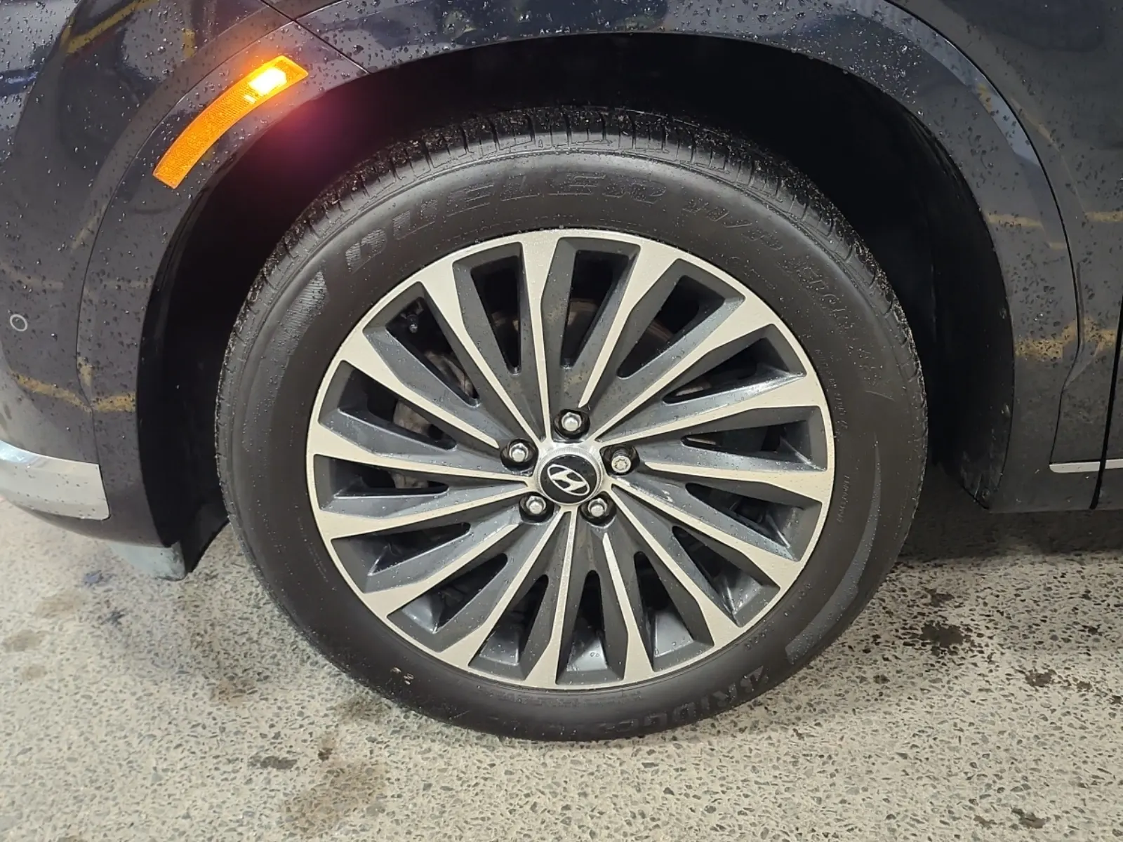 Front driver wheel/tire photo