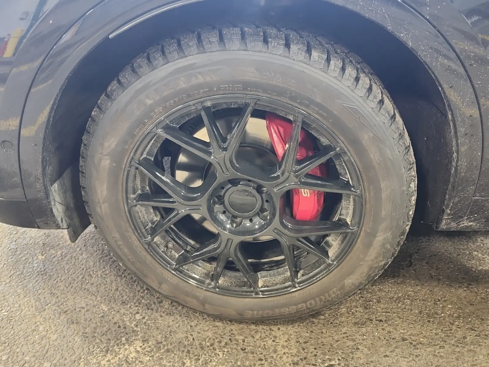 Front driver wheel/tire photo