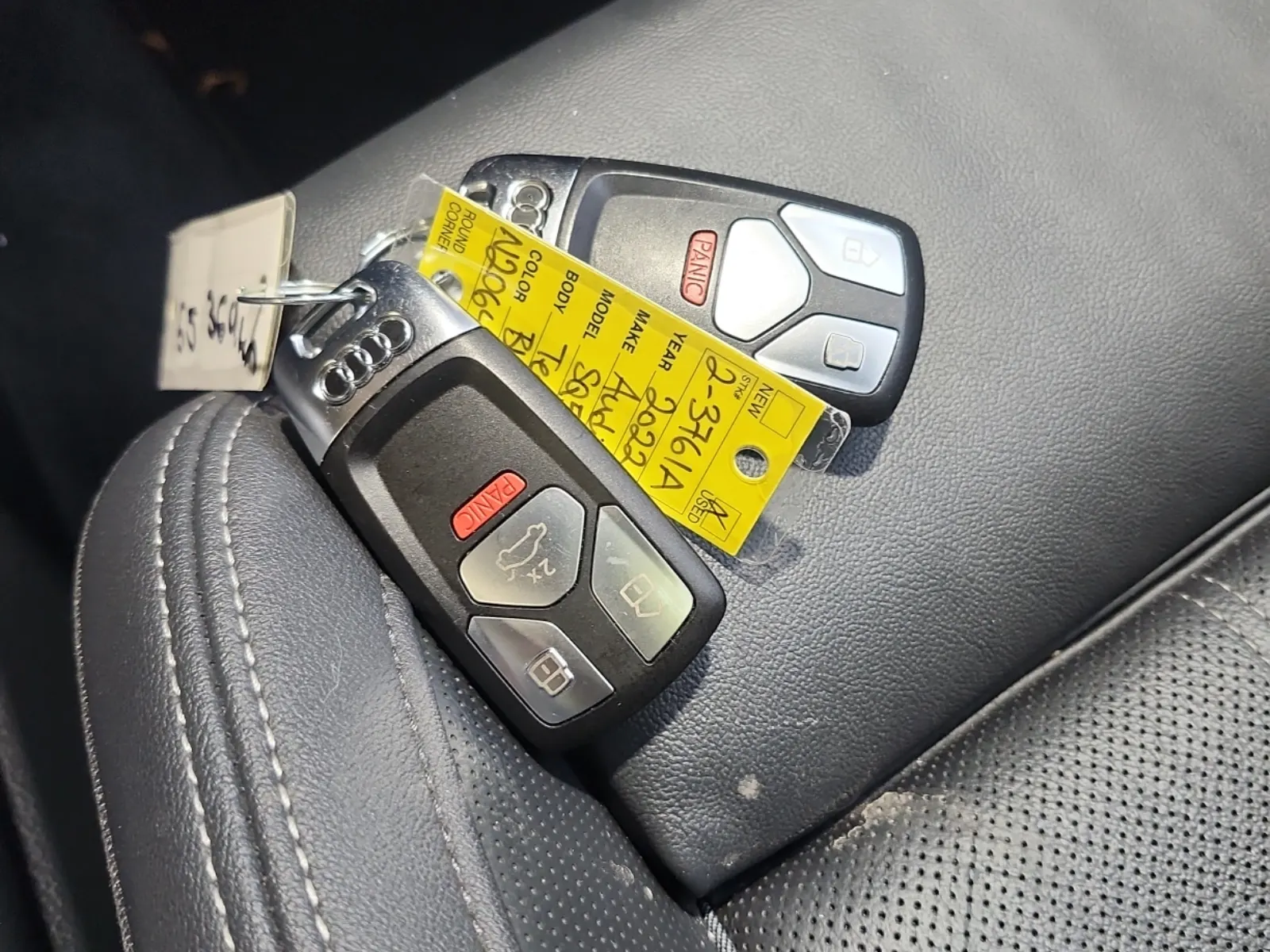 Keys/Fobs/Manual Photo