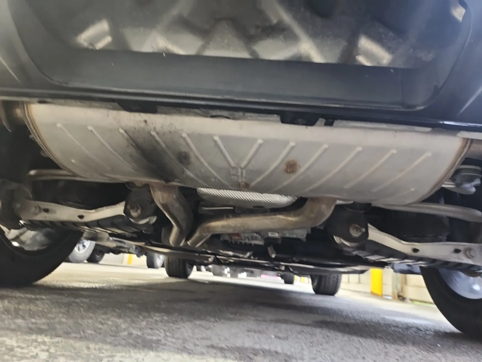 Undercarriage - Rear Photo