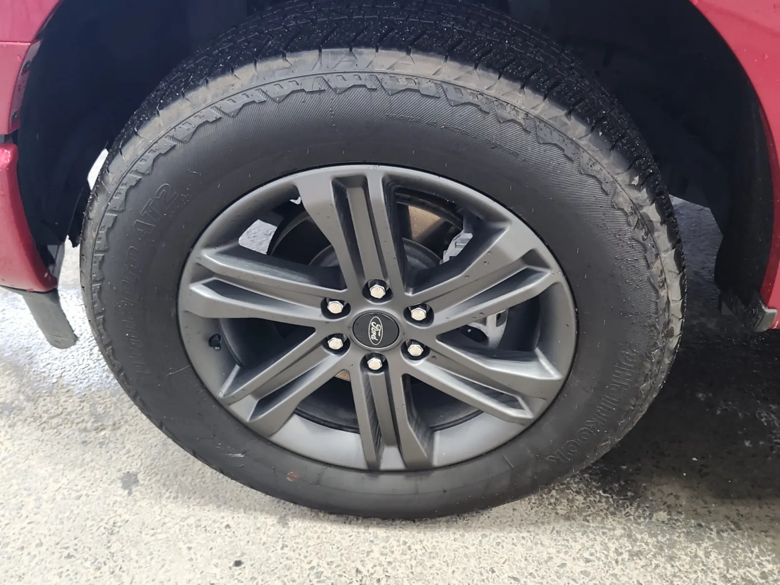 Front driver wheel/tire photo