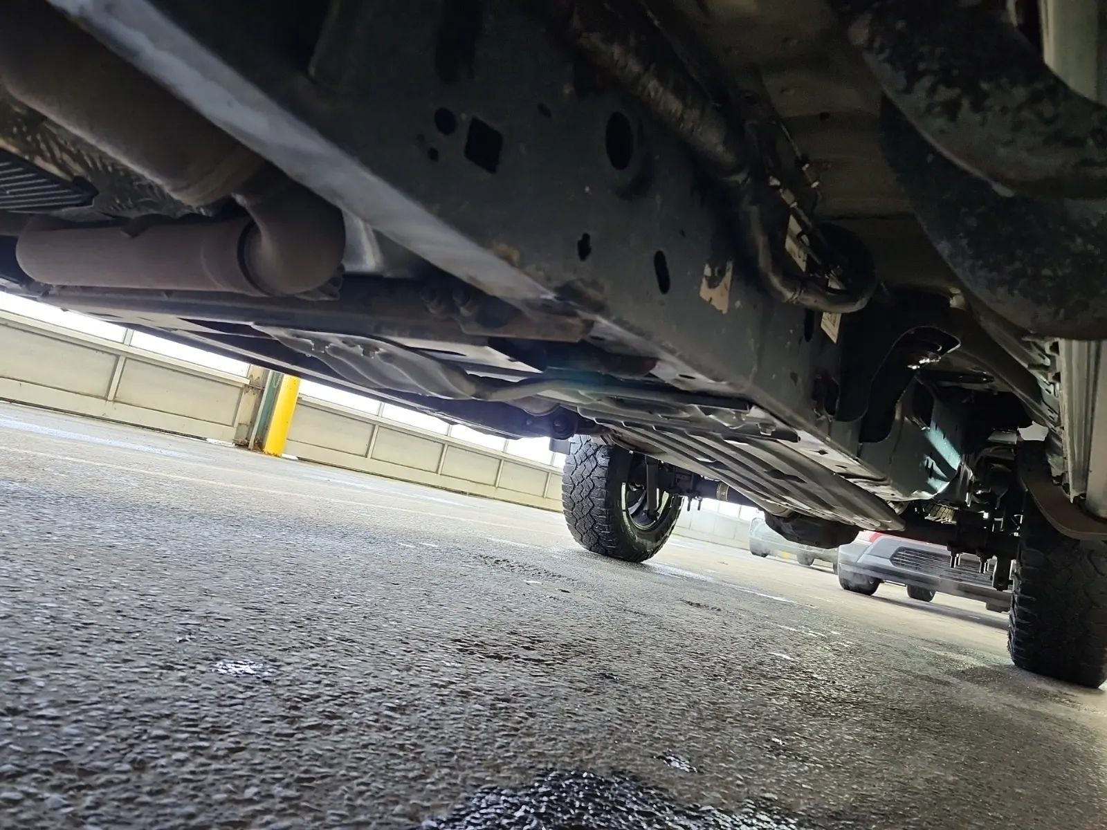 Undercarriage - Driver Photo