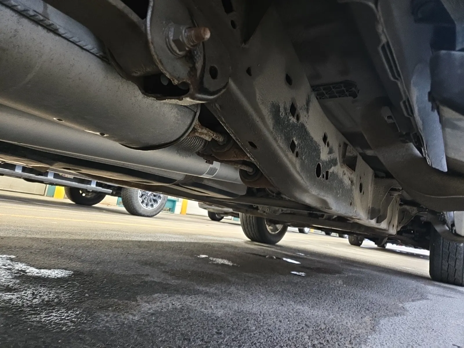 Undercarriage - Passenger Photo