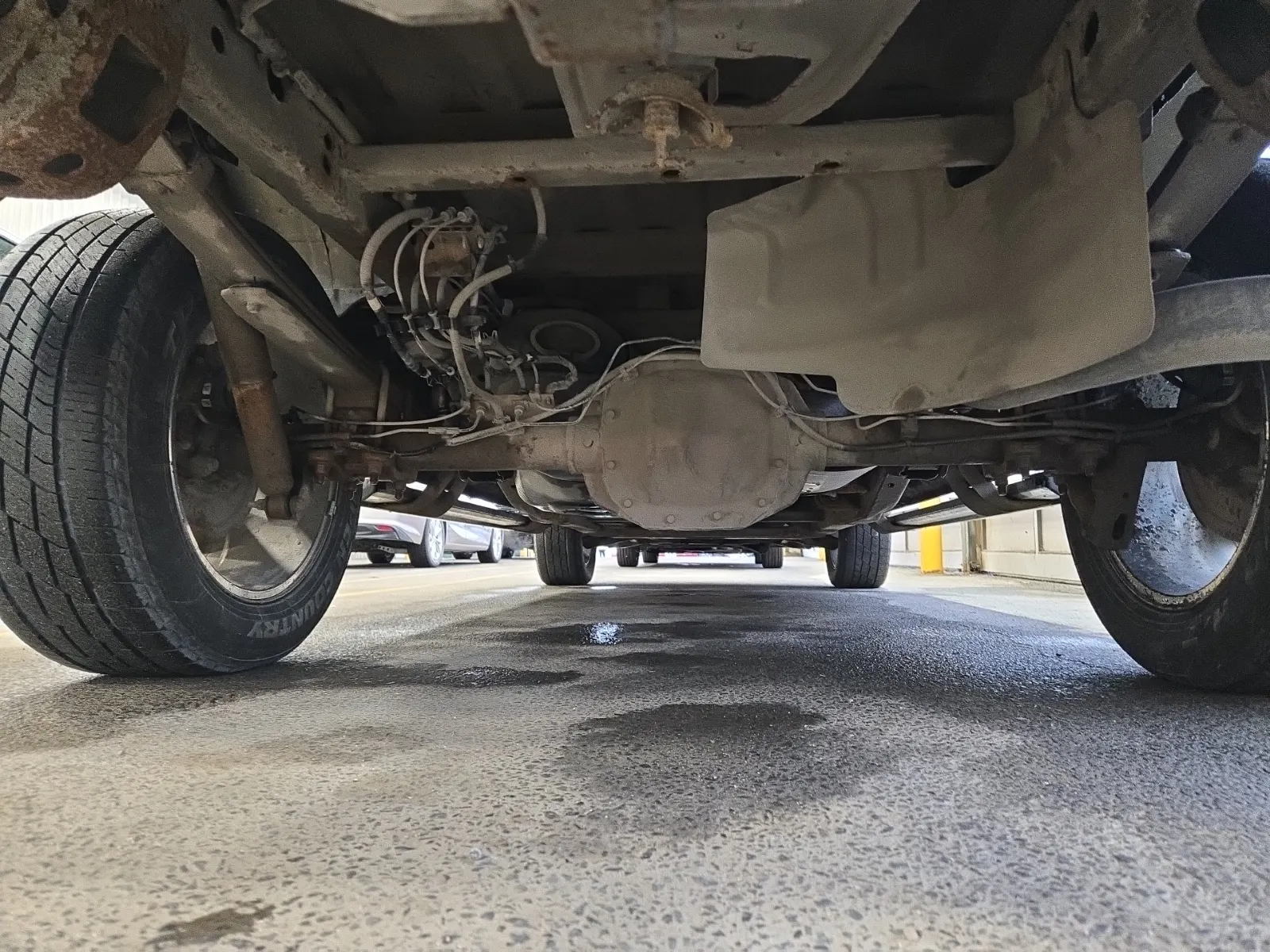 Undercarriage - Rear Photo