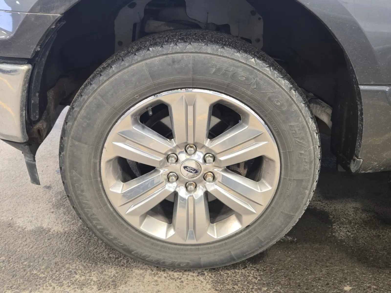 Front driver wheel/tire photo