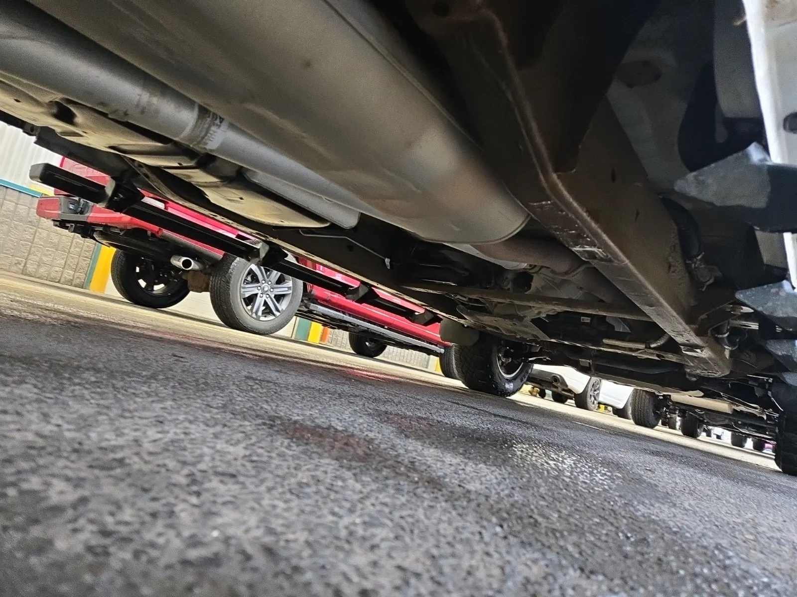 Undercarriage - Passenger Photo