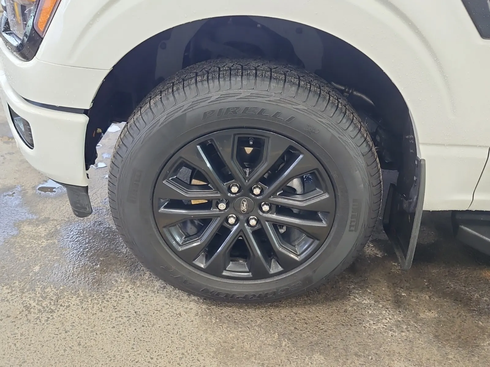 Front driver wheel/tire photo