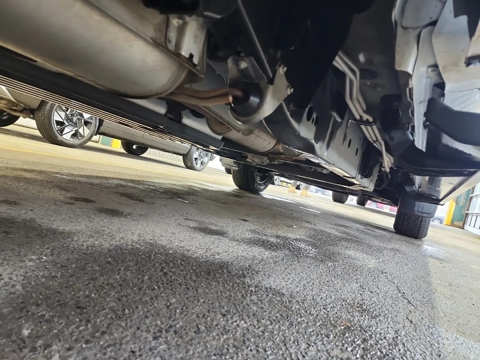 Undercarriage - Passenger Photo