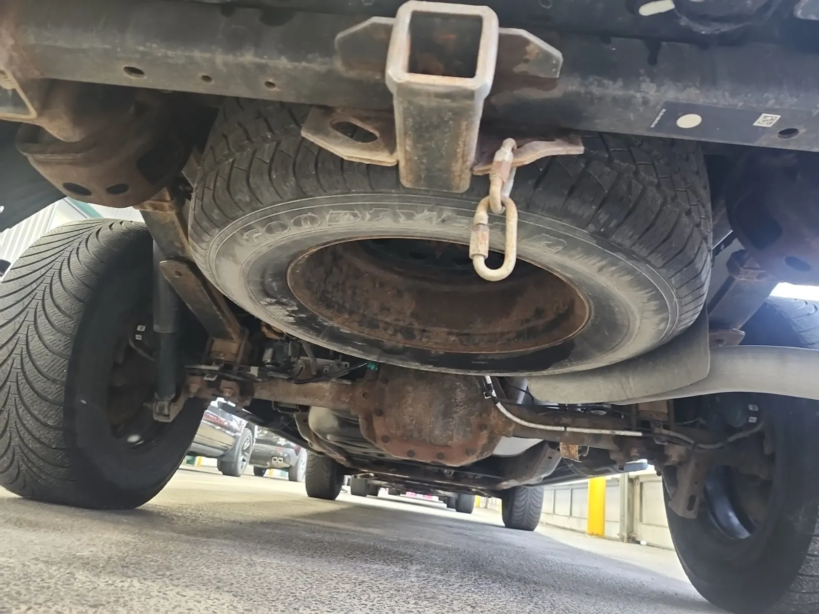 Undercarriage - Rear Photo