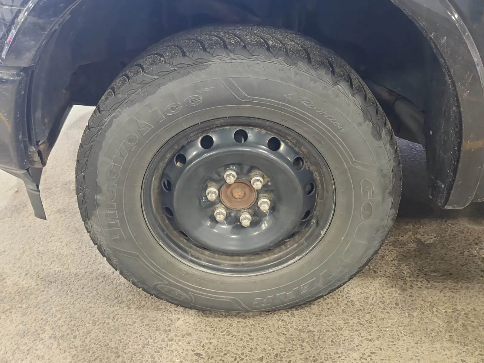 Front driver wheel/tire photo