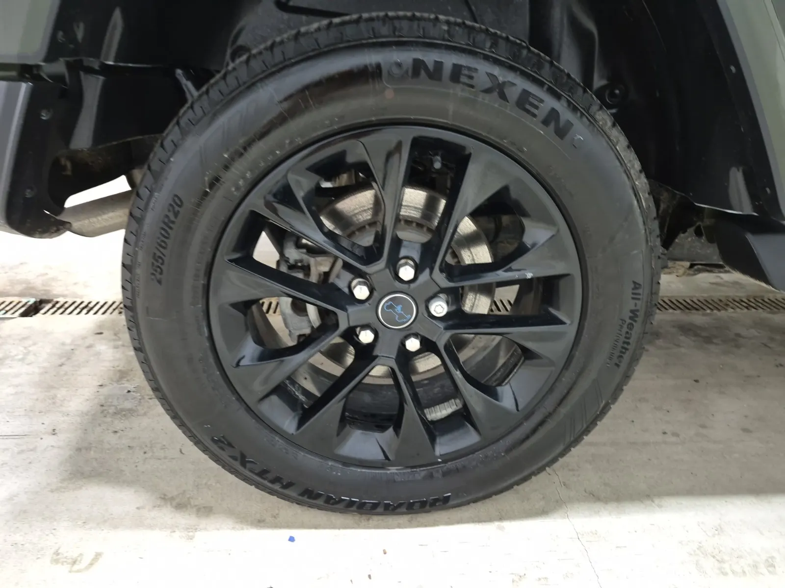 Right Rear Wheel/Tire Photo