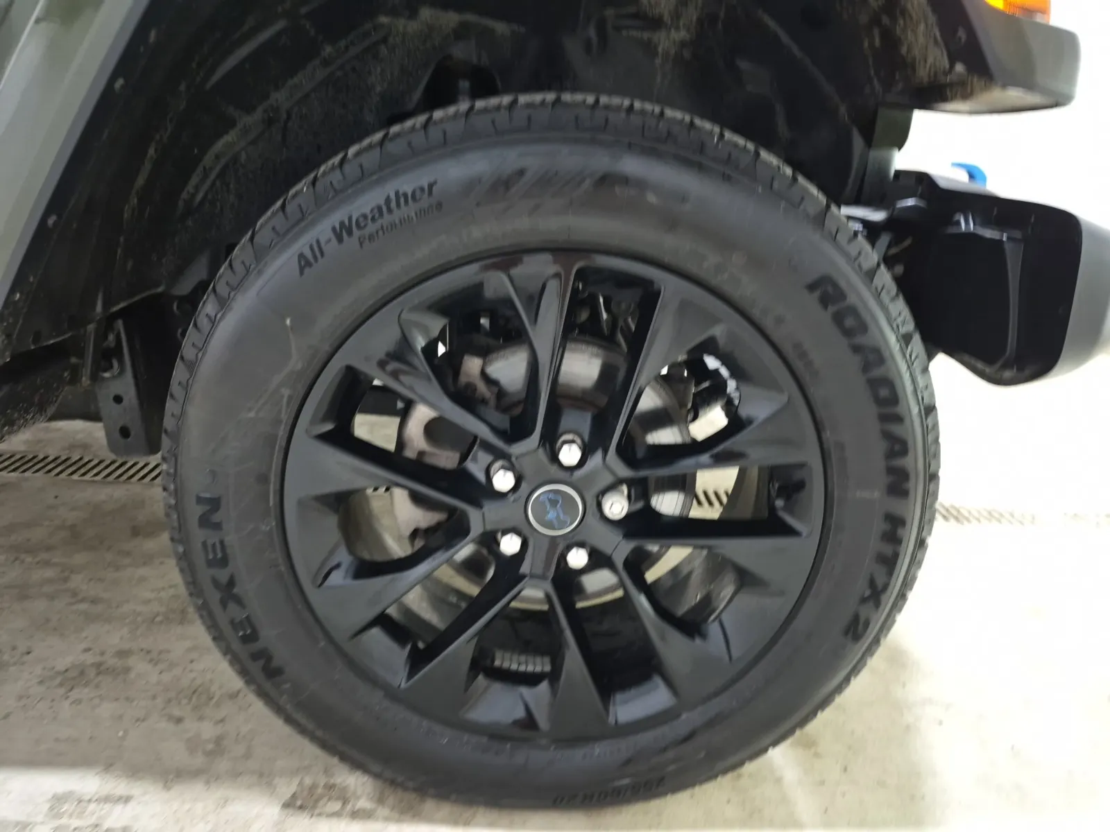 Right Front Wheel/Tire Photo