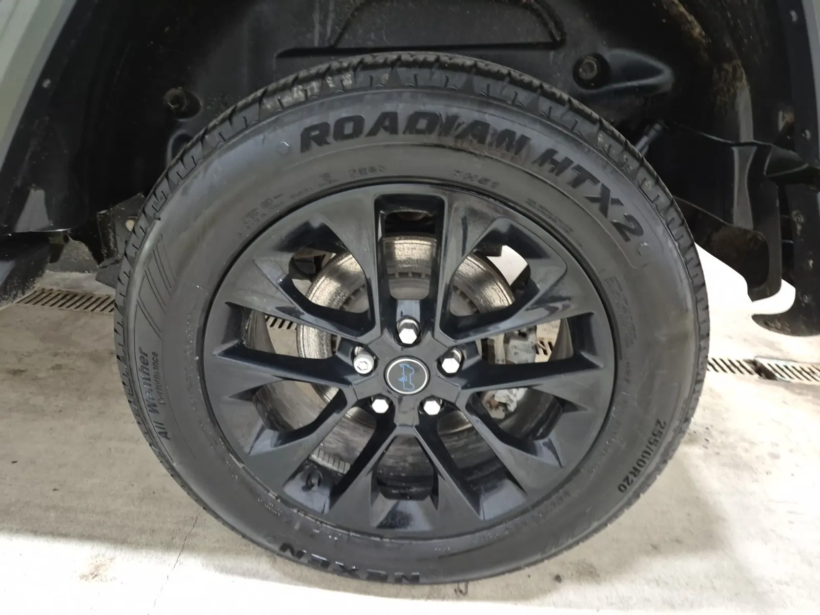 Left Rear Wheel/Tire Photo