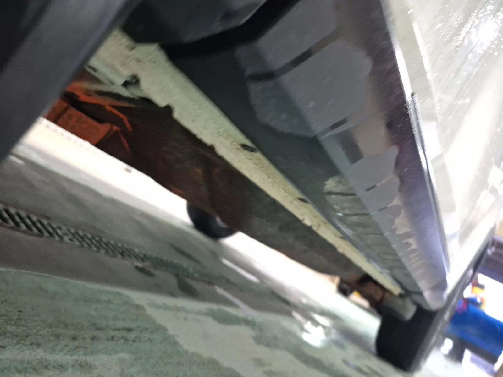 Undercarriage - Driver Photo