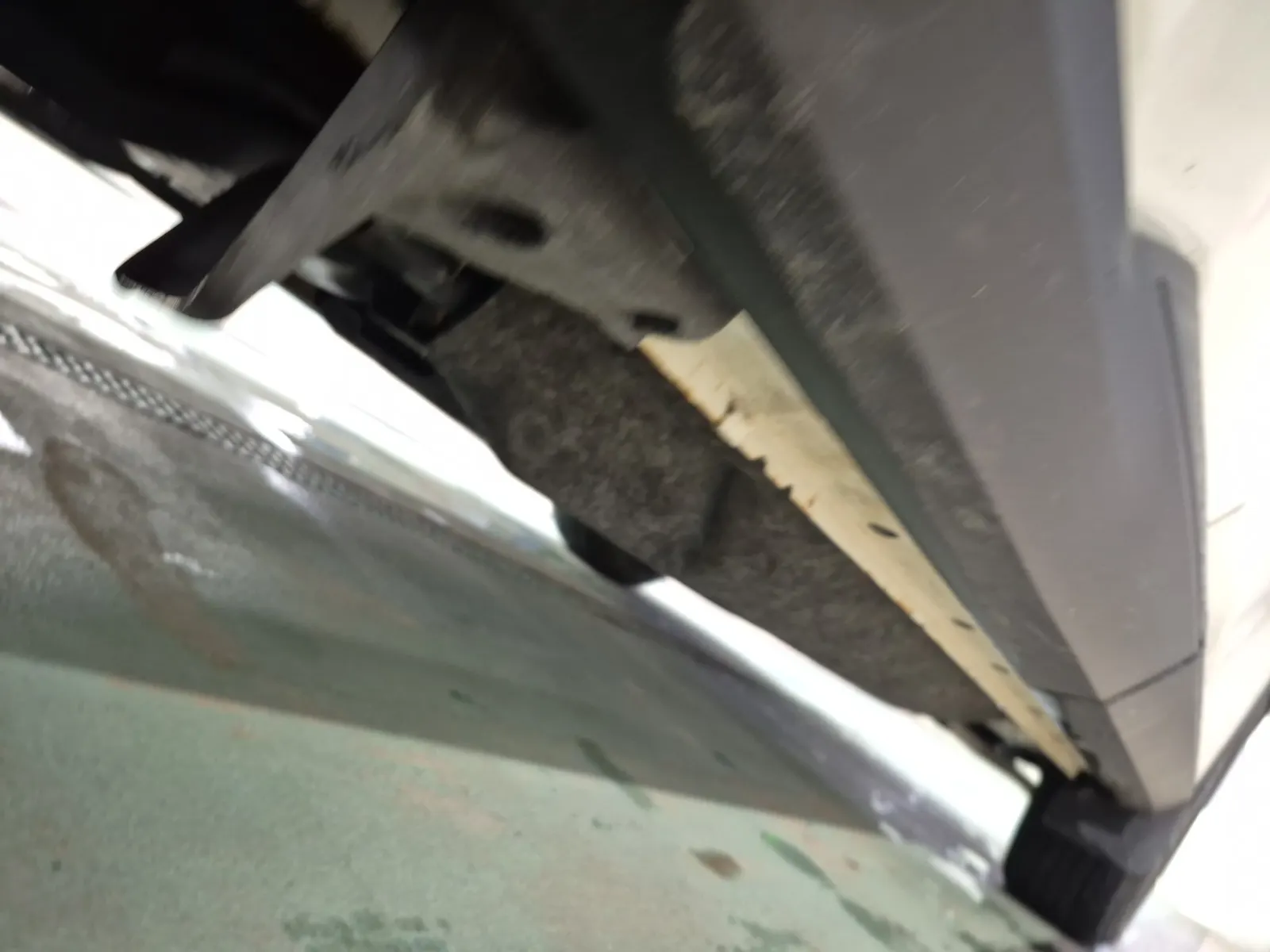 Undercarriage - Passenger Photo