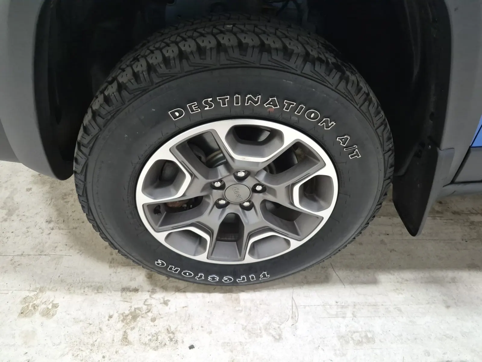 Front driver wheel/tire photo
