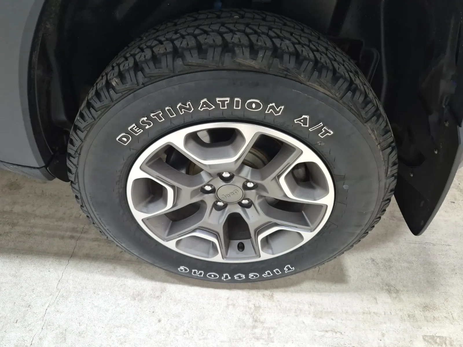 Left Rear Wheel/Tire Photo