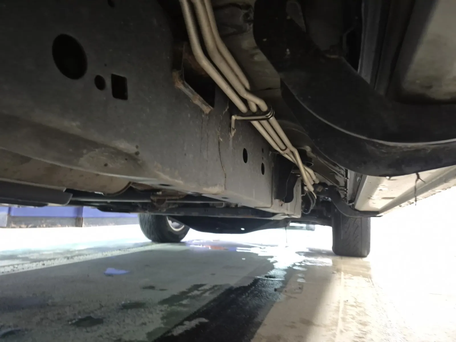 Undercarriage - Passenger Photo