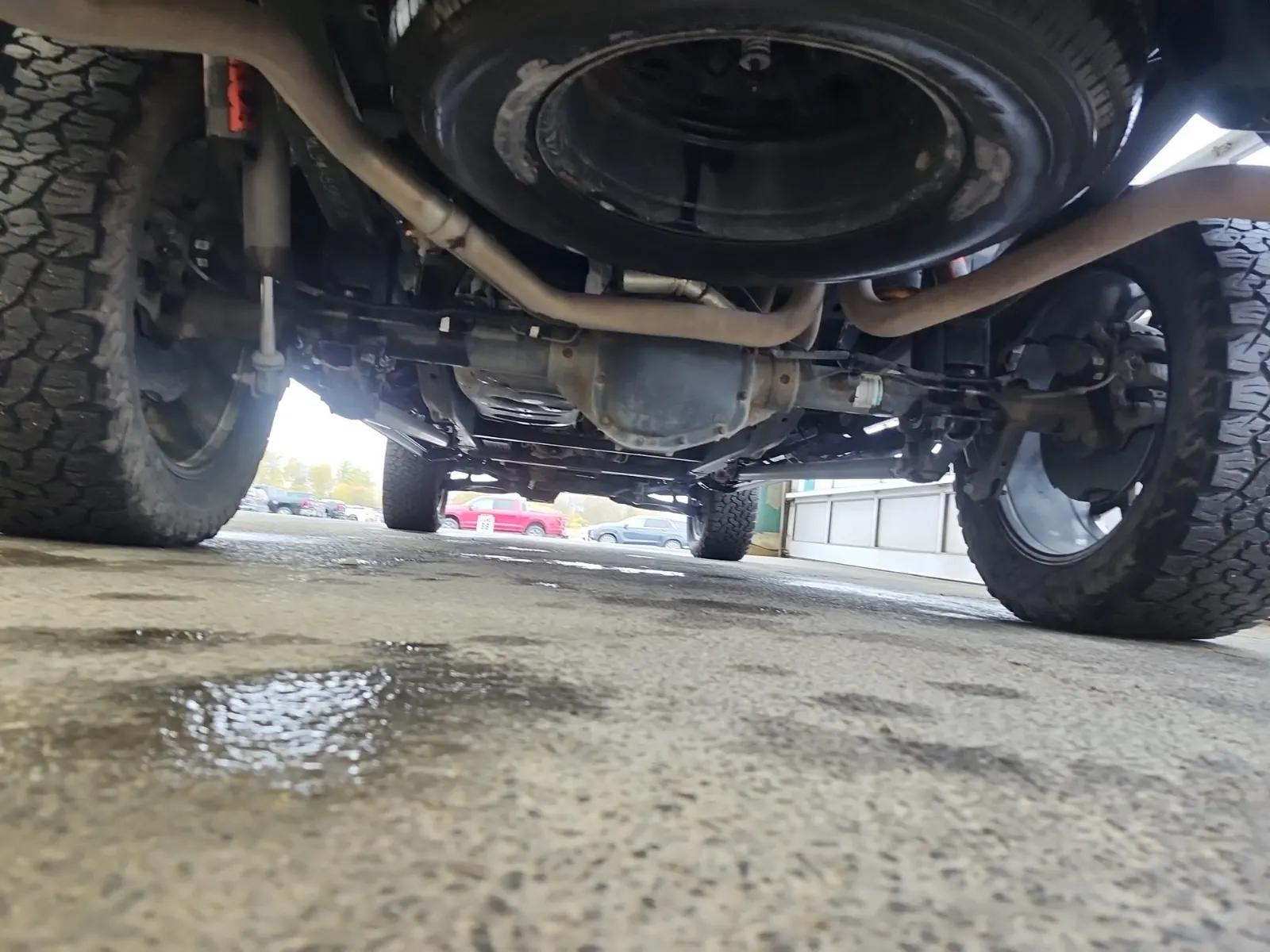 Undercarriage - Rear Photo