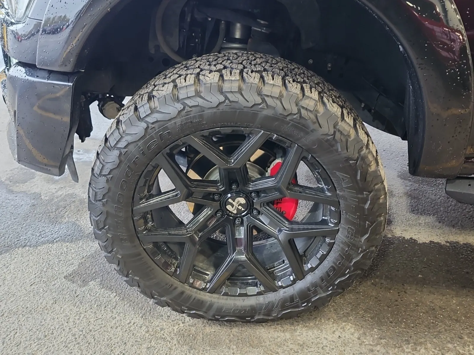 Front driver wheel/tire photo