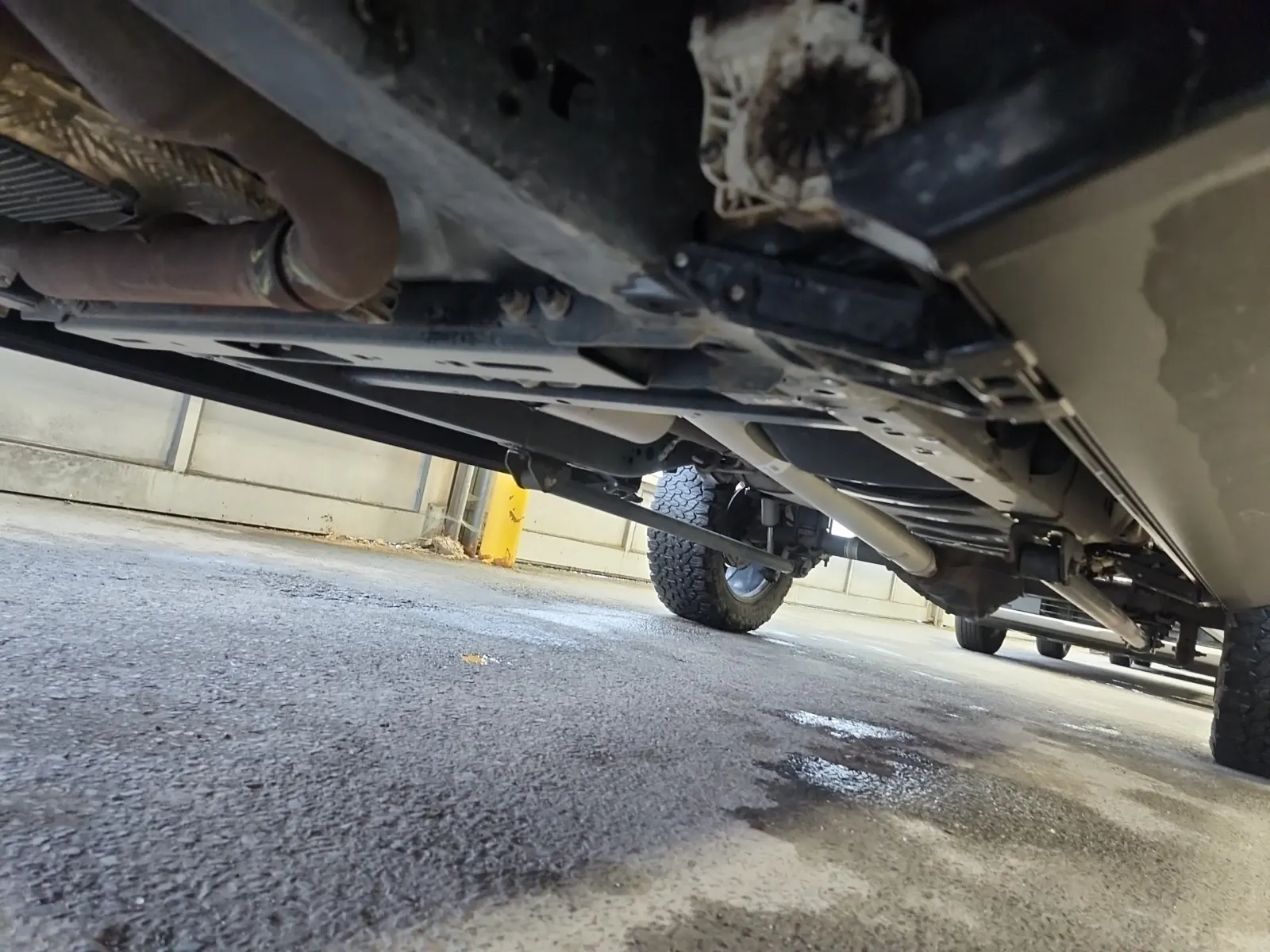 Undercarriage - Driver Photo