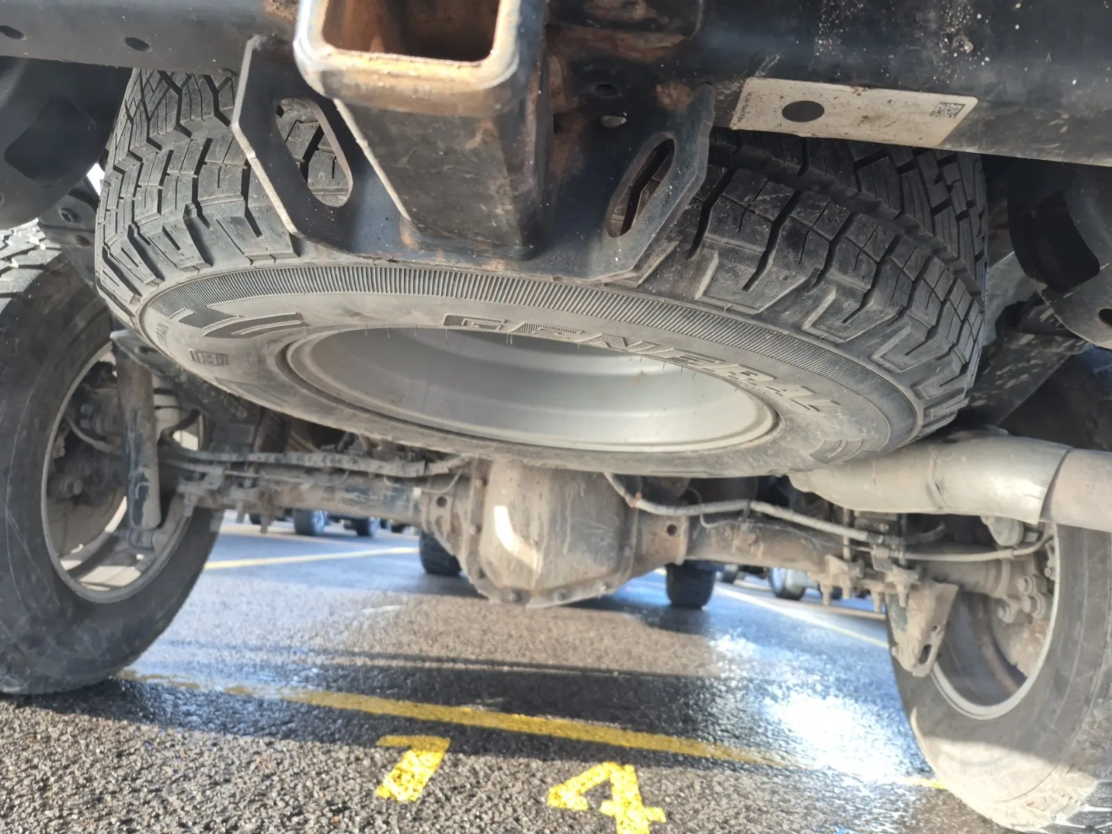 Undercarriage - Rear Photo