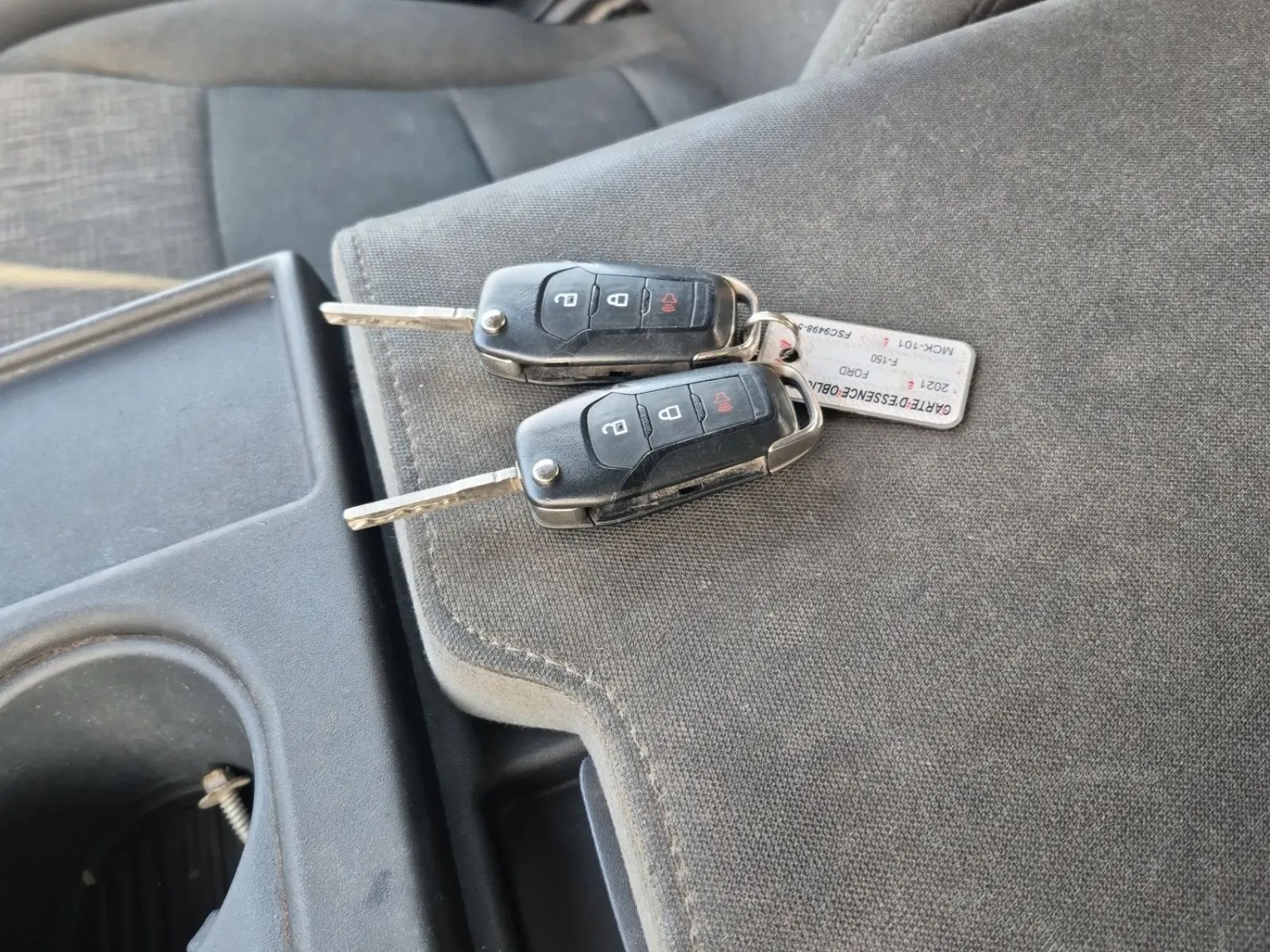 Keys/Fobs/Manual Photo