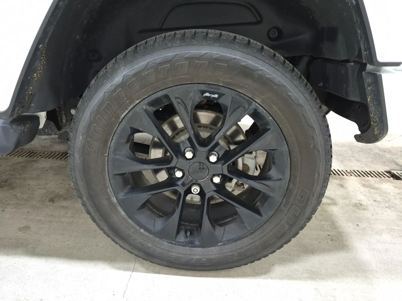Left Rear Wheel/Tire Photo