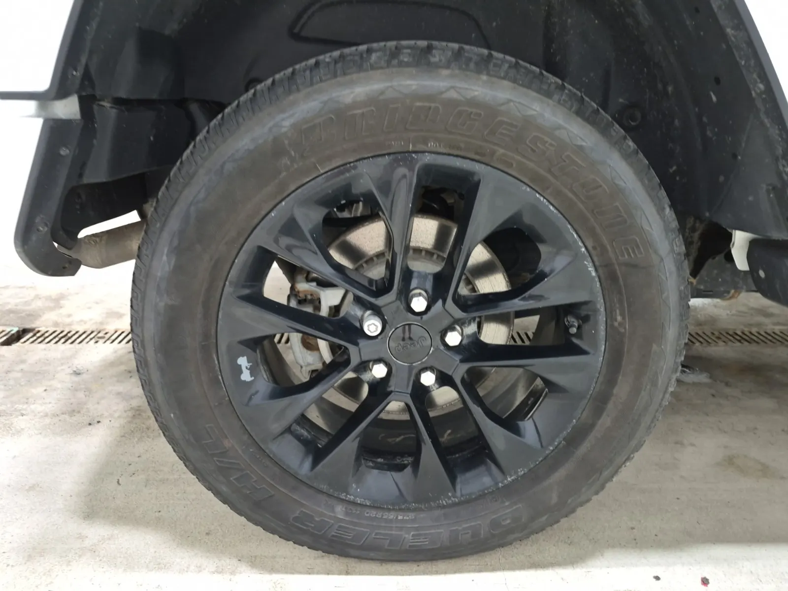 Right Rear Wheel/Tire Photo