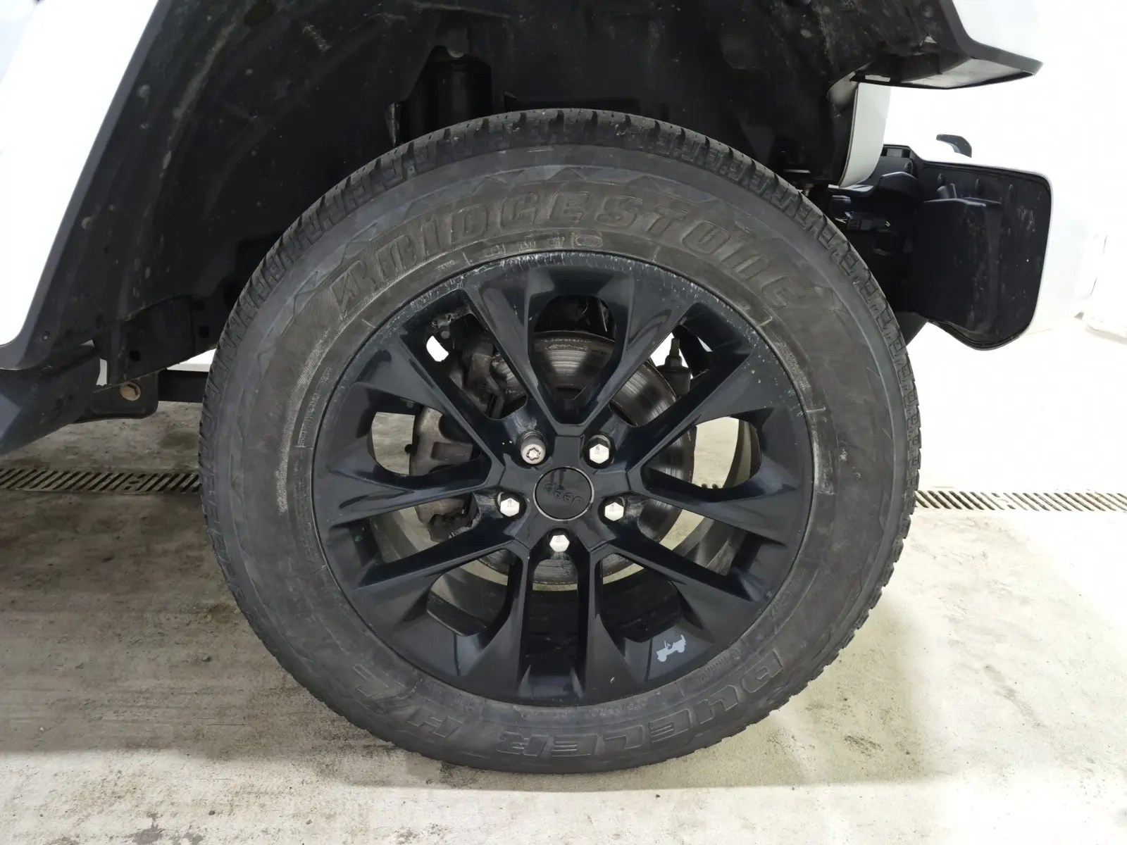 Right Front Wheel/Tire Photo