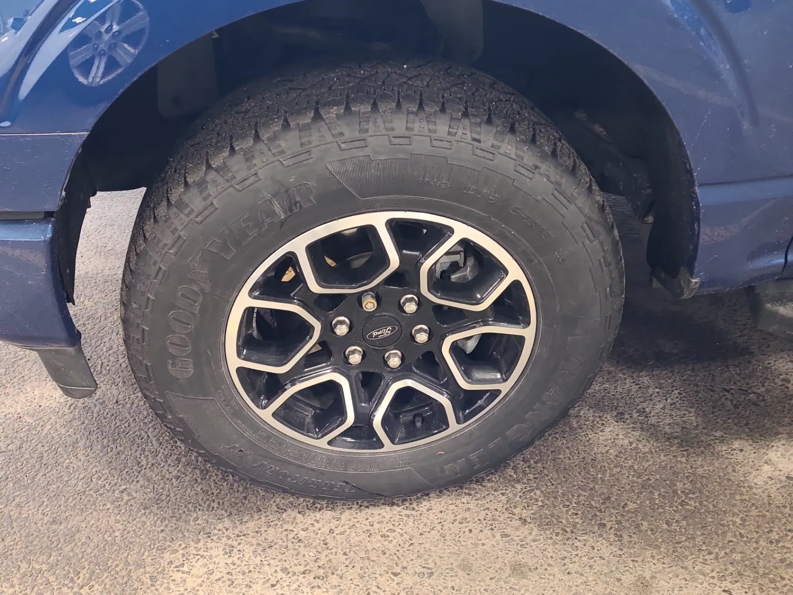 Front driver wheel/tire photo