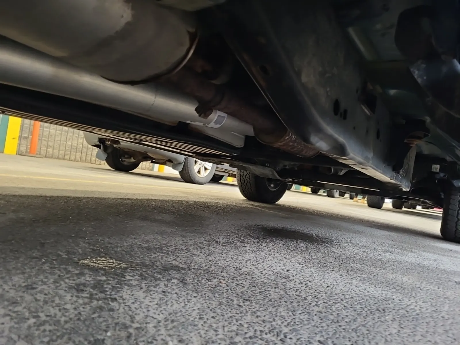 Undercarriage - Passenger Photo