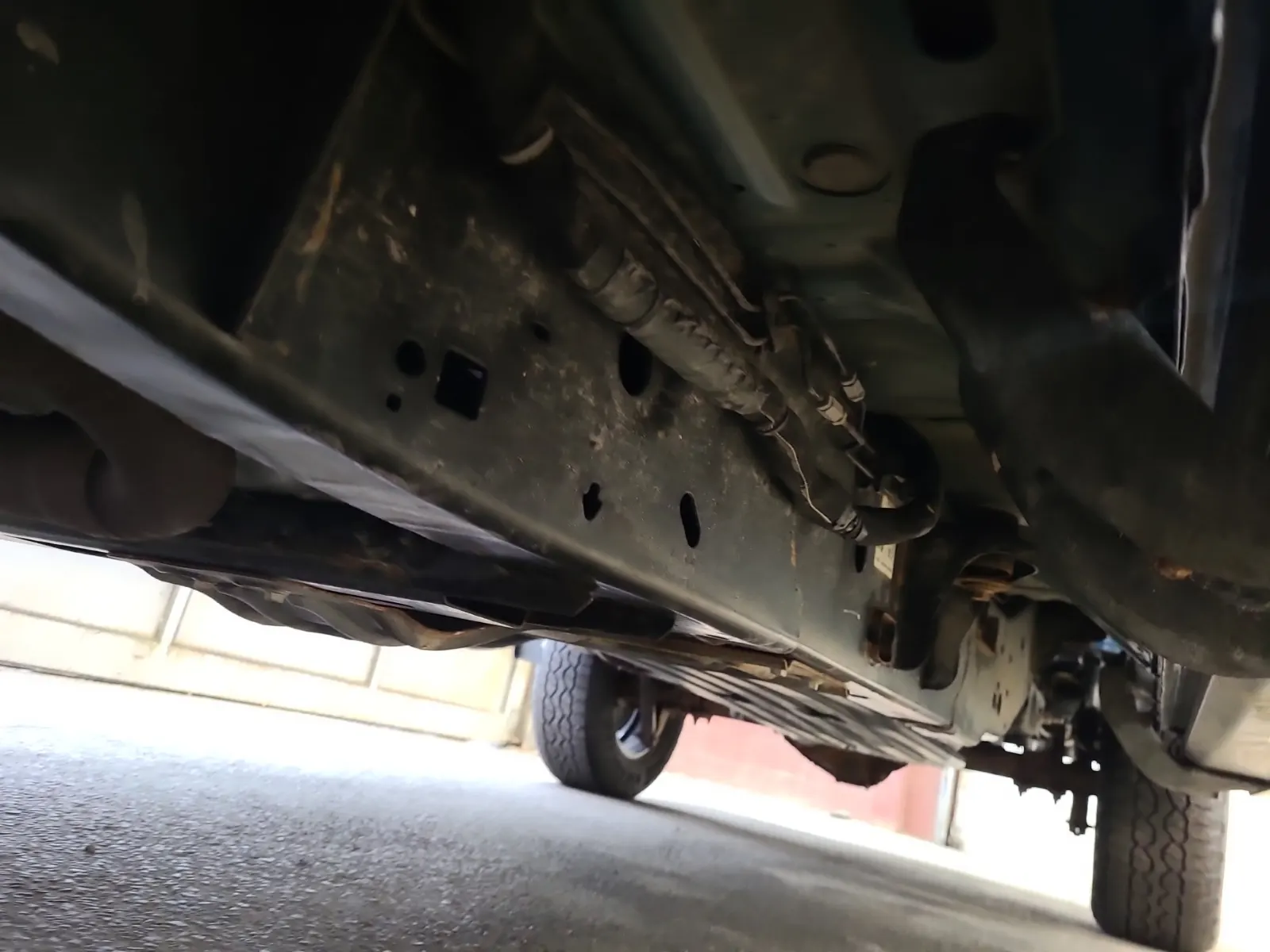 Undercarriage - Driver Photo