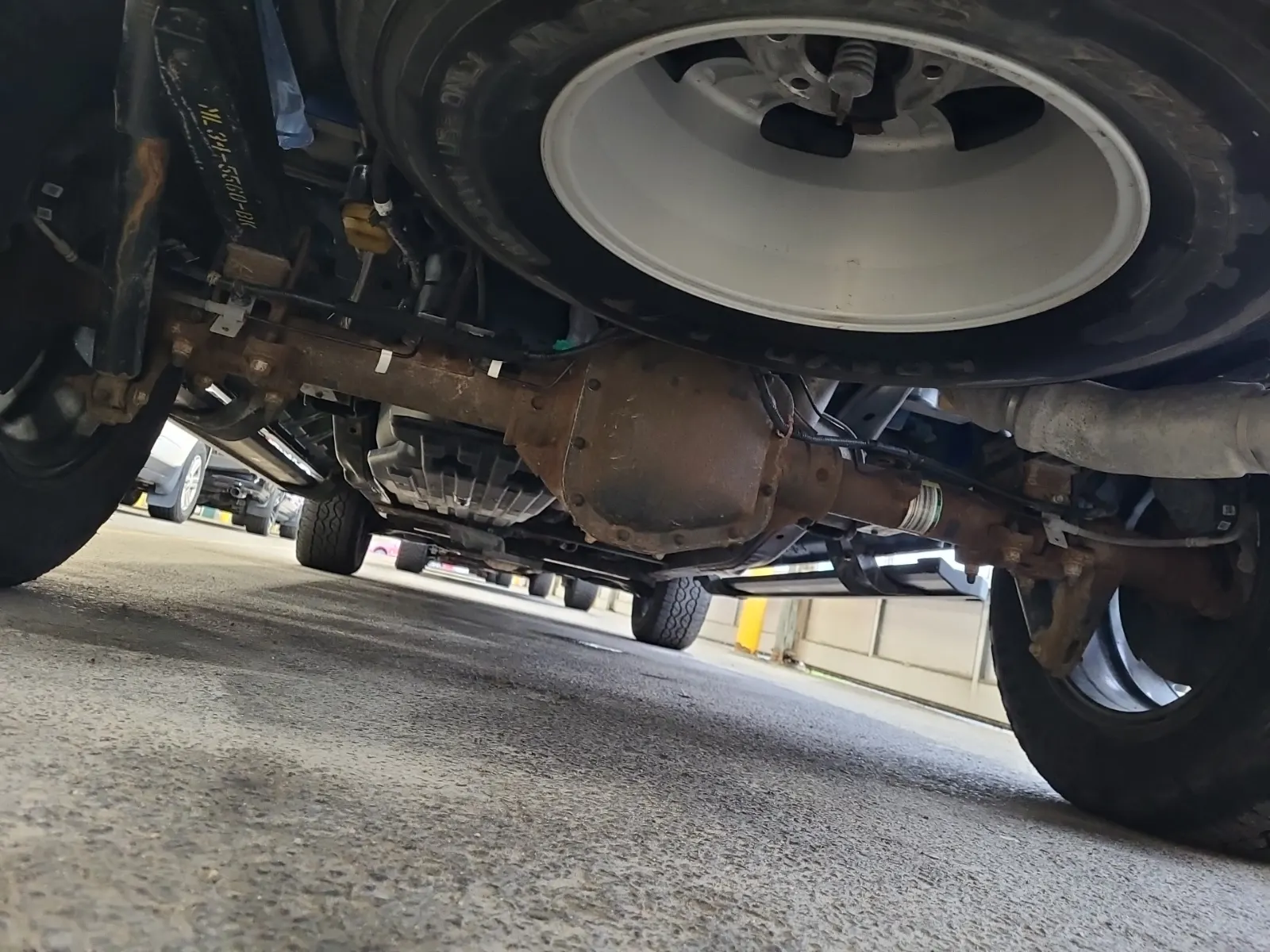 Undercarriage - Rear Photo