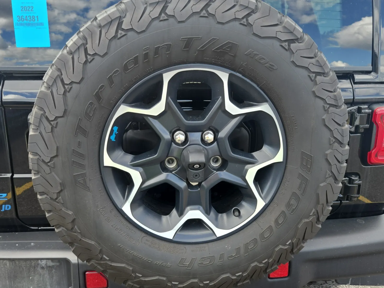 Spare Tire & Wheel Photo