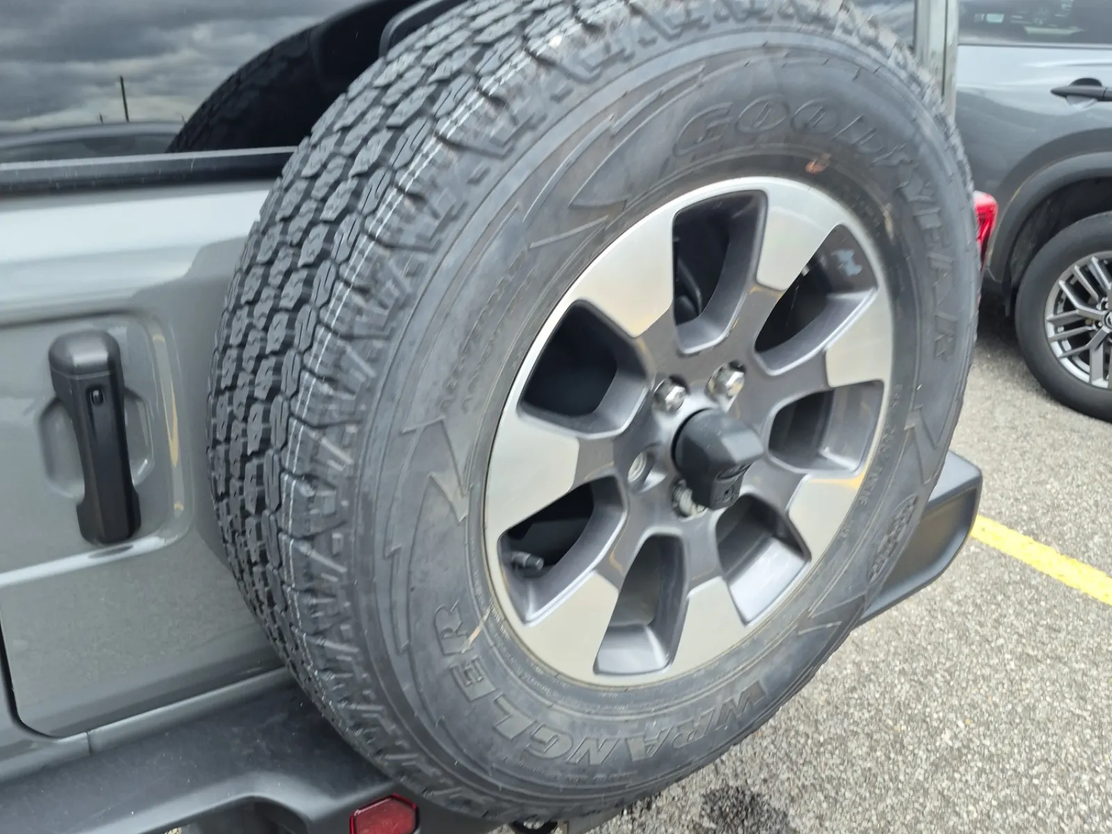 Spare Tire & Wheel Photo