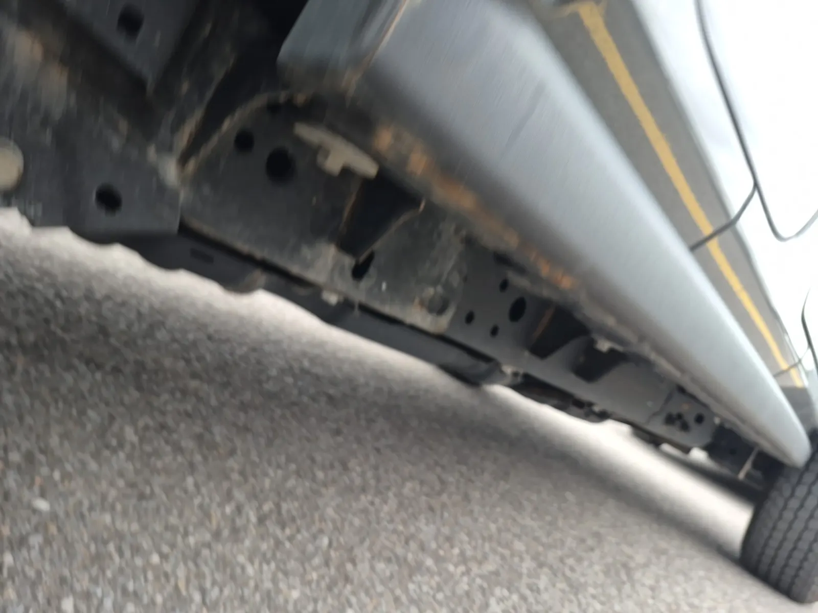 Undercarriage - Passenger Photo