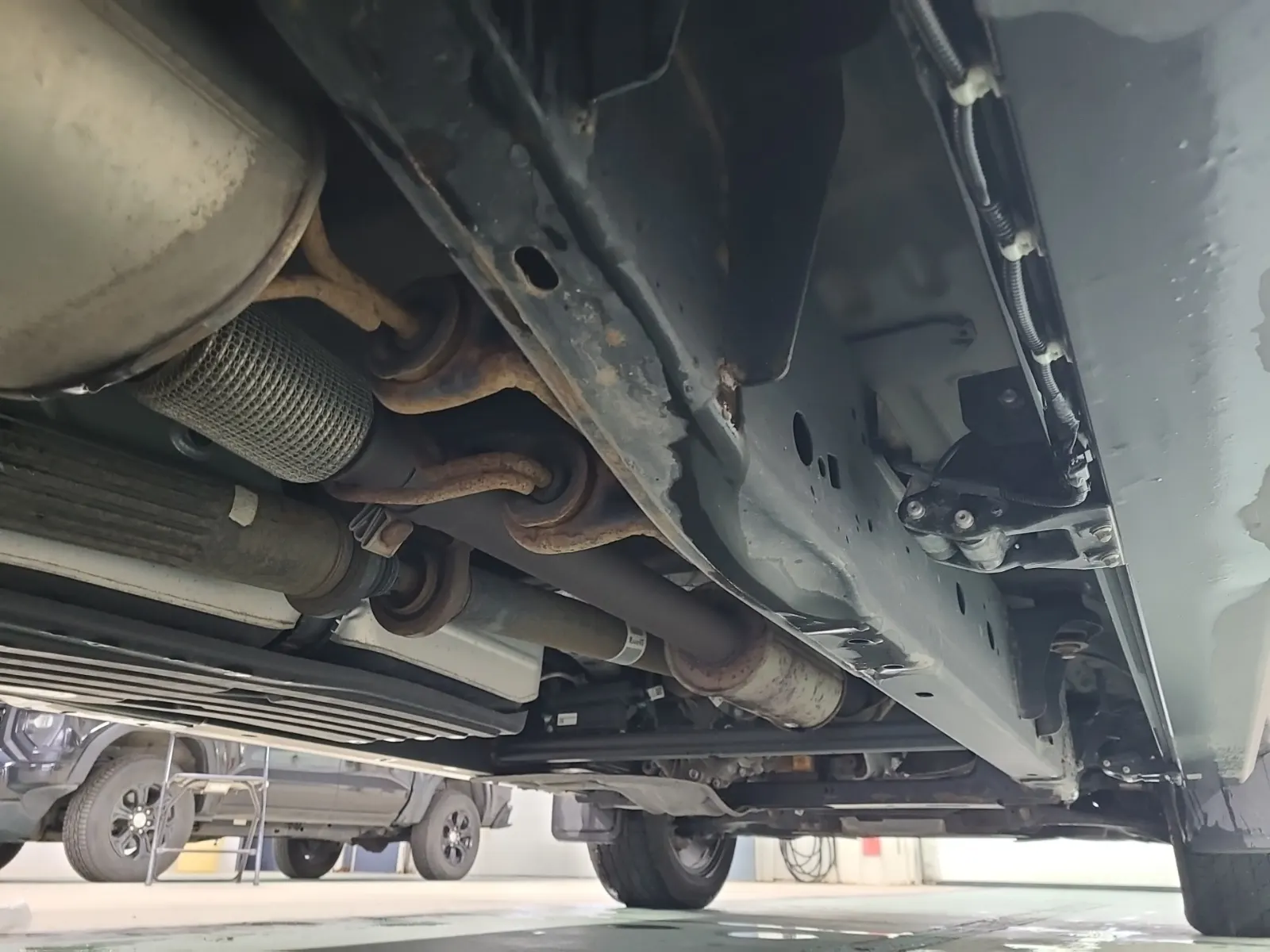 Undercarriage - Passenger Photo