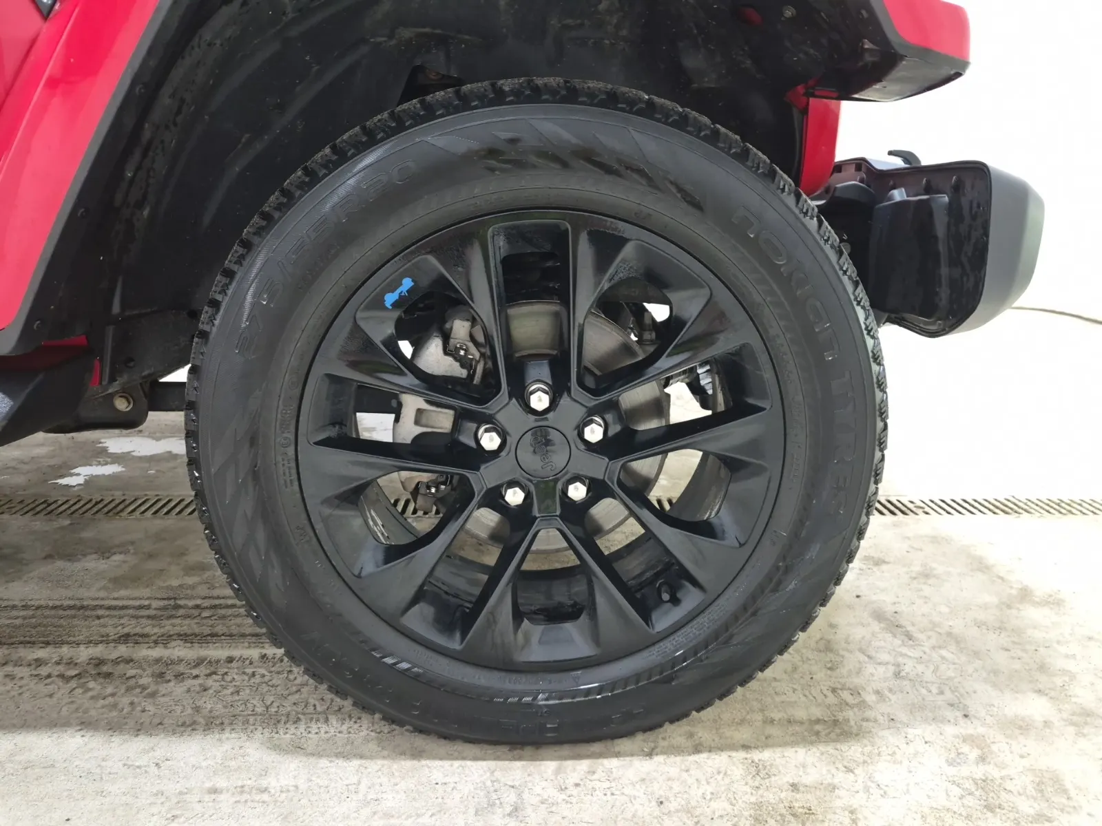 Right Front Wheel/Tire Photo