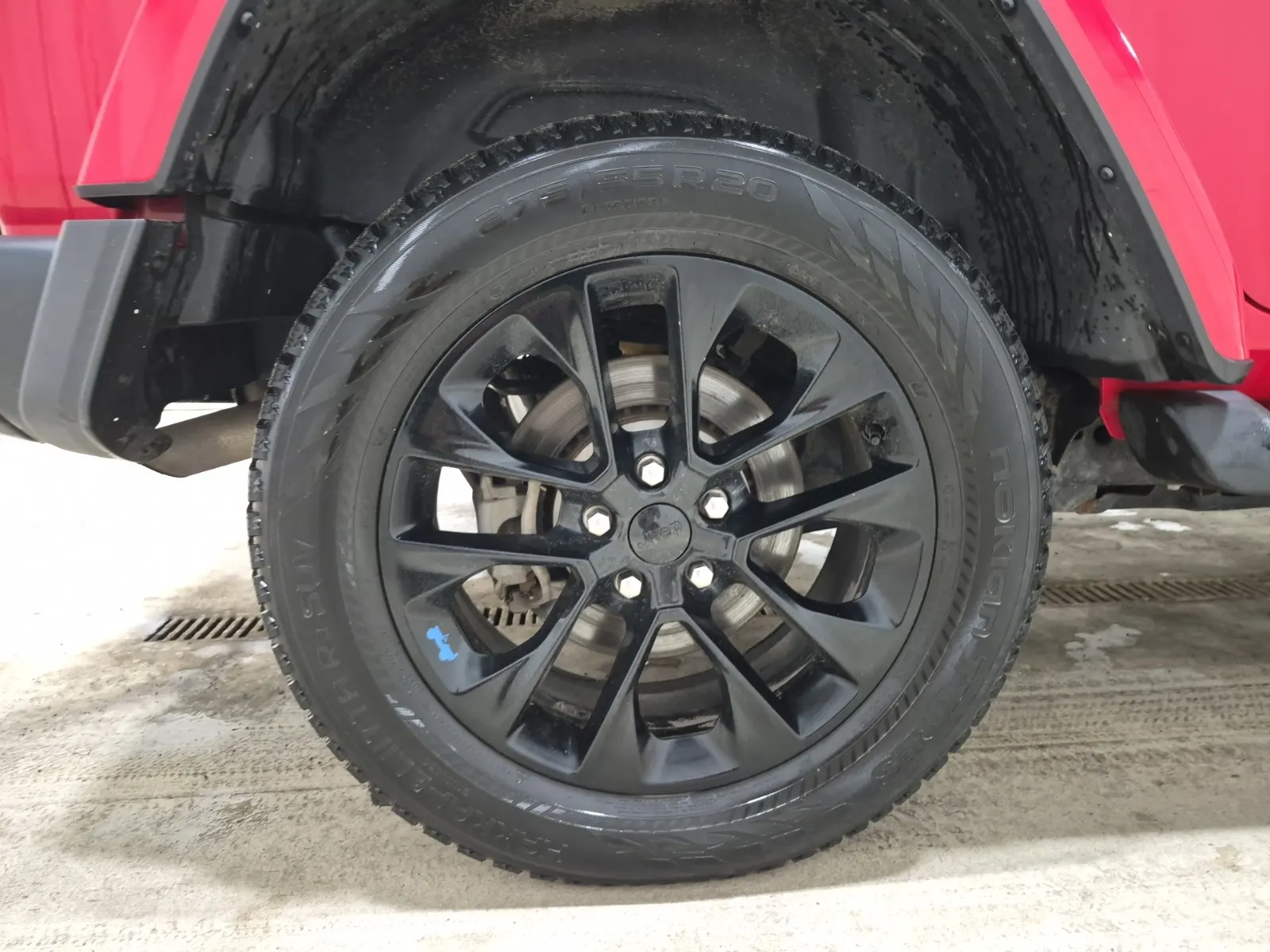 Right Rear Wheel/Tire Photo