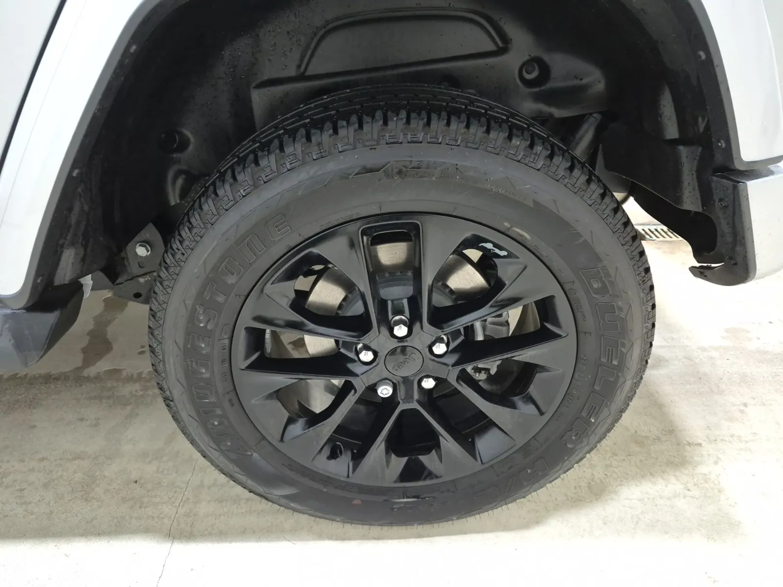 Left Rear Wheel/Tire Photo
