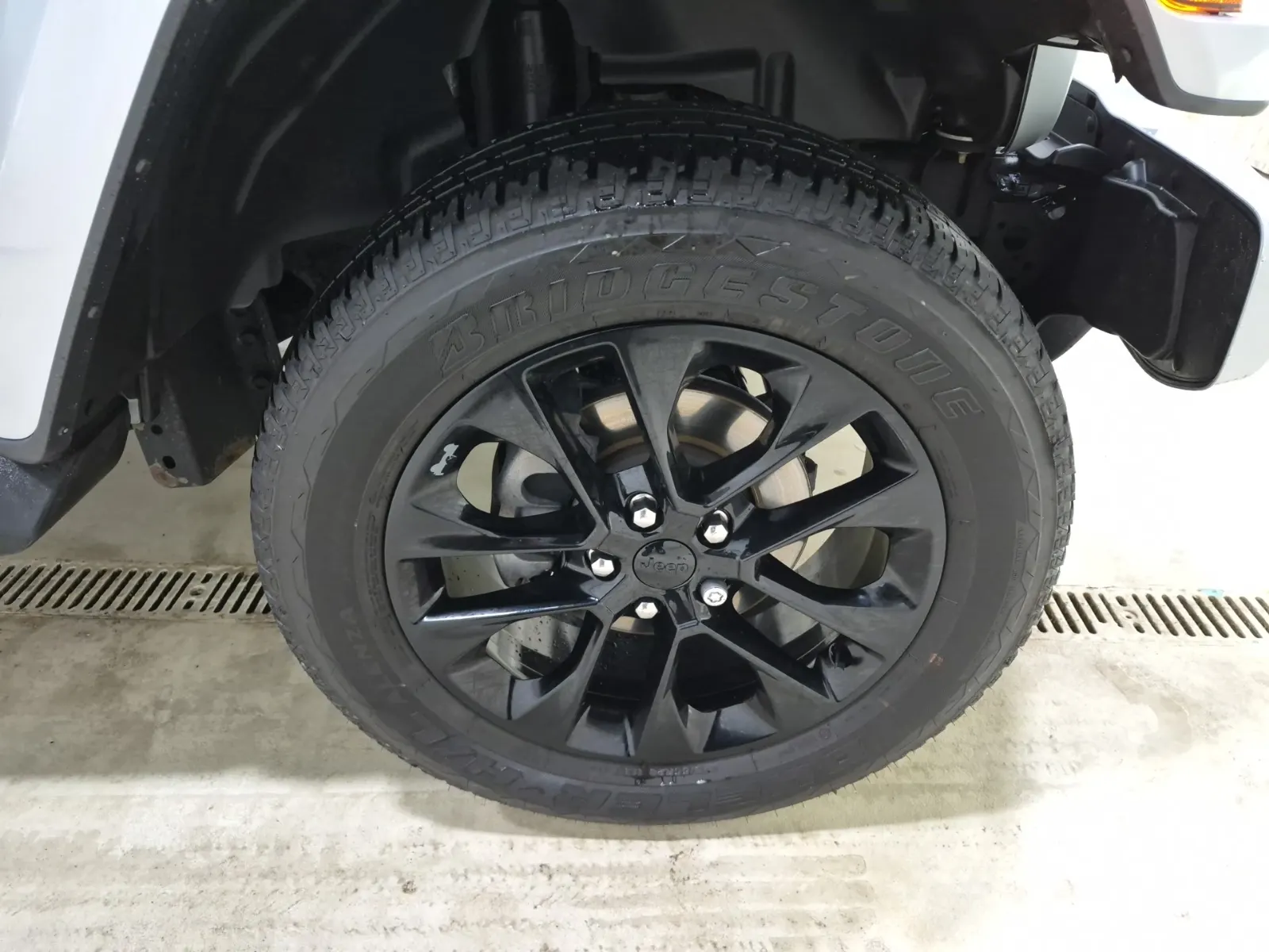 Right Front Wheel/Tire Photo
