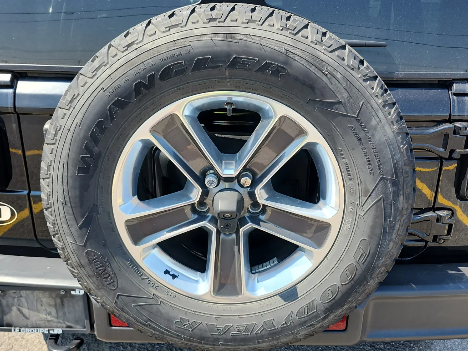 Spare Tire & Wheel Photo