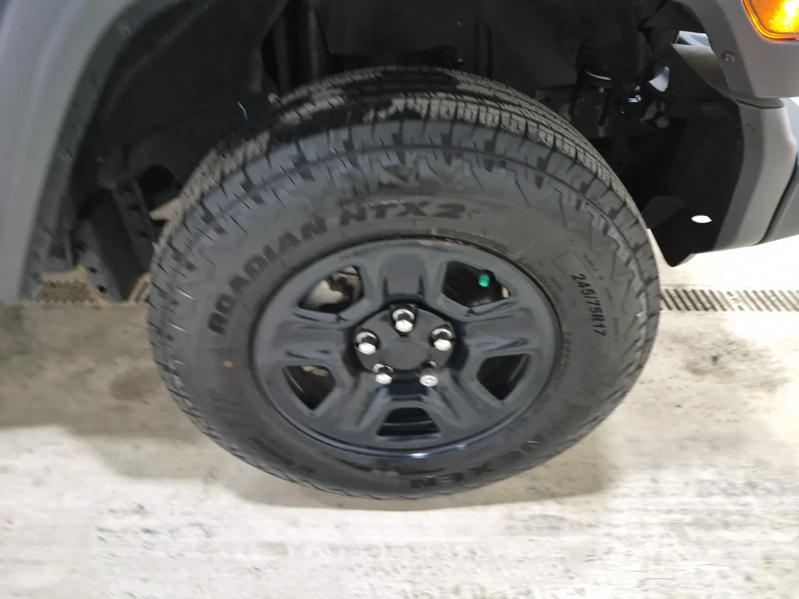 Right Front Wheel/Tire Photo