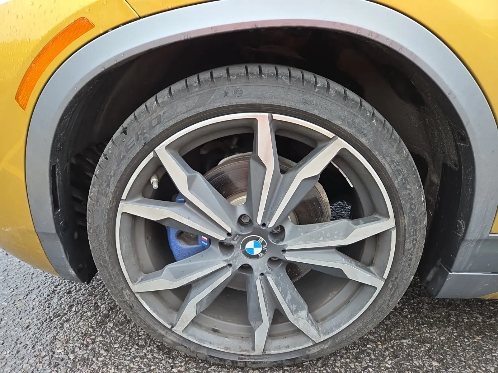 Front driver wheel/tire photo