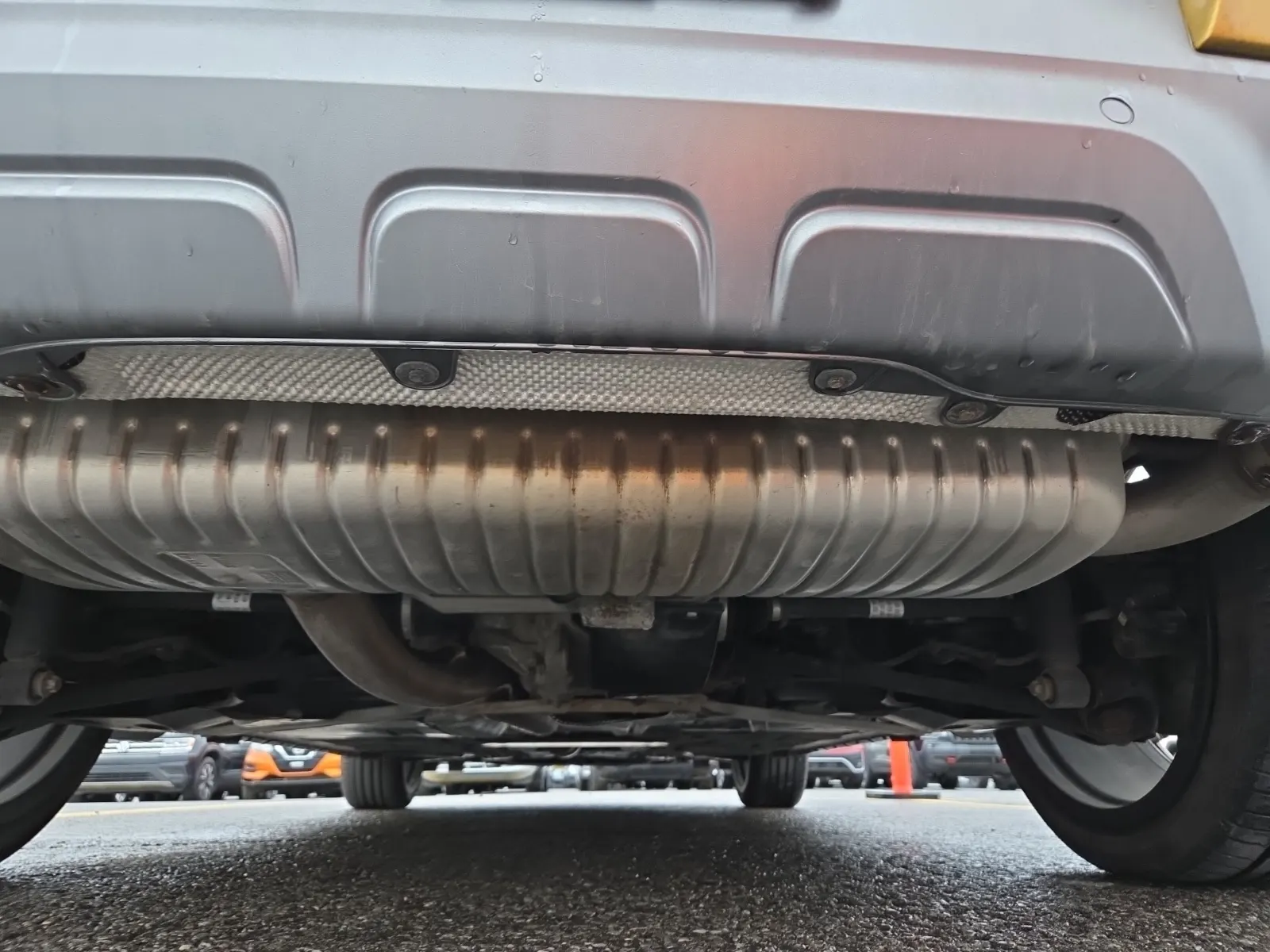 Undercarriage - Rear Photo
