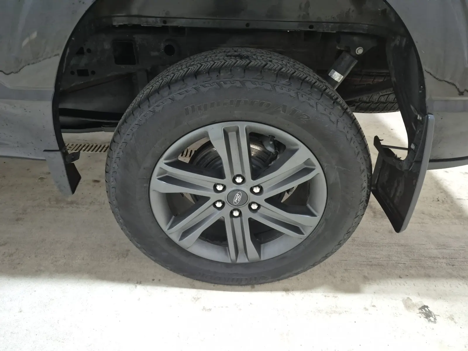 Left Rear Wheel/Tire Photo